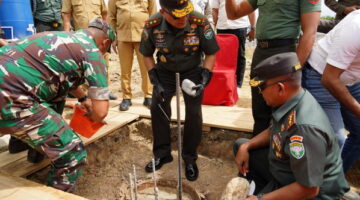 Pangdam IM dan Ibu Ketua Persit KCK Daerah Iskandar Muda Laksanakan Silaturahmi dan Peletakan Batu Pertama di Kodim Persiapan Kabupaten Aceh Timur